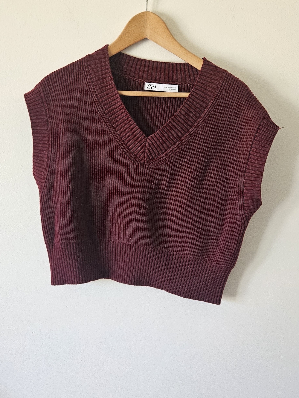 Zara Women's V-Neck Knit Vest - Burgundy